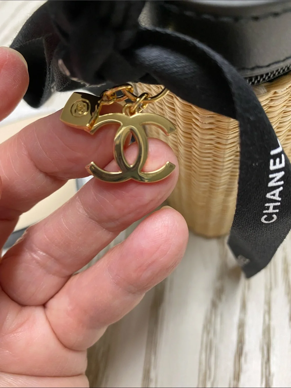 Chanel Limited Edition Les Beiges Essentials Summer Pouch - Picture 11 of 16